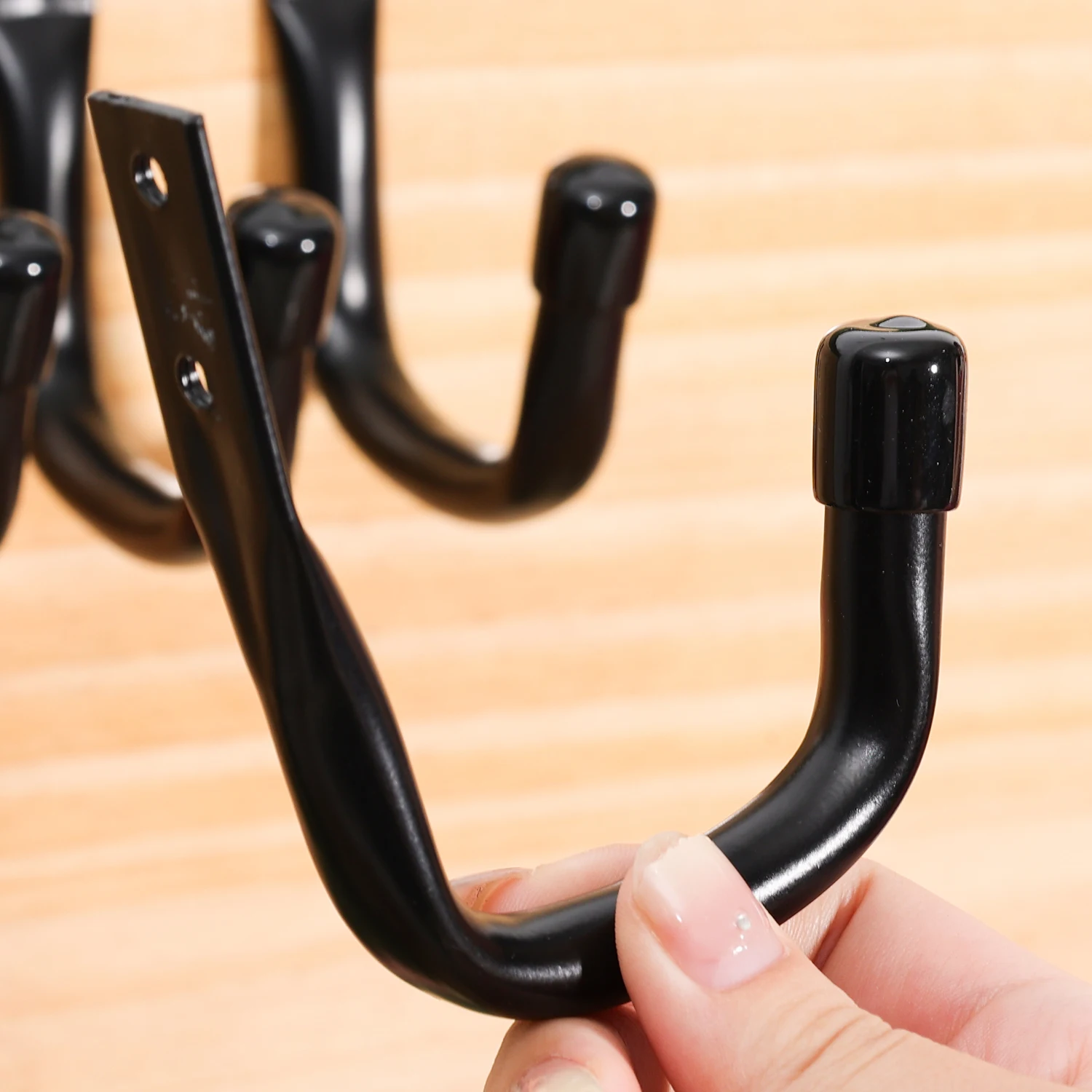 حامل دراجة جداري على شكل حرف J - مراجعة Cycling Gear Wall Storage وسعره