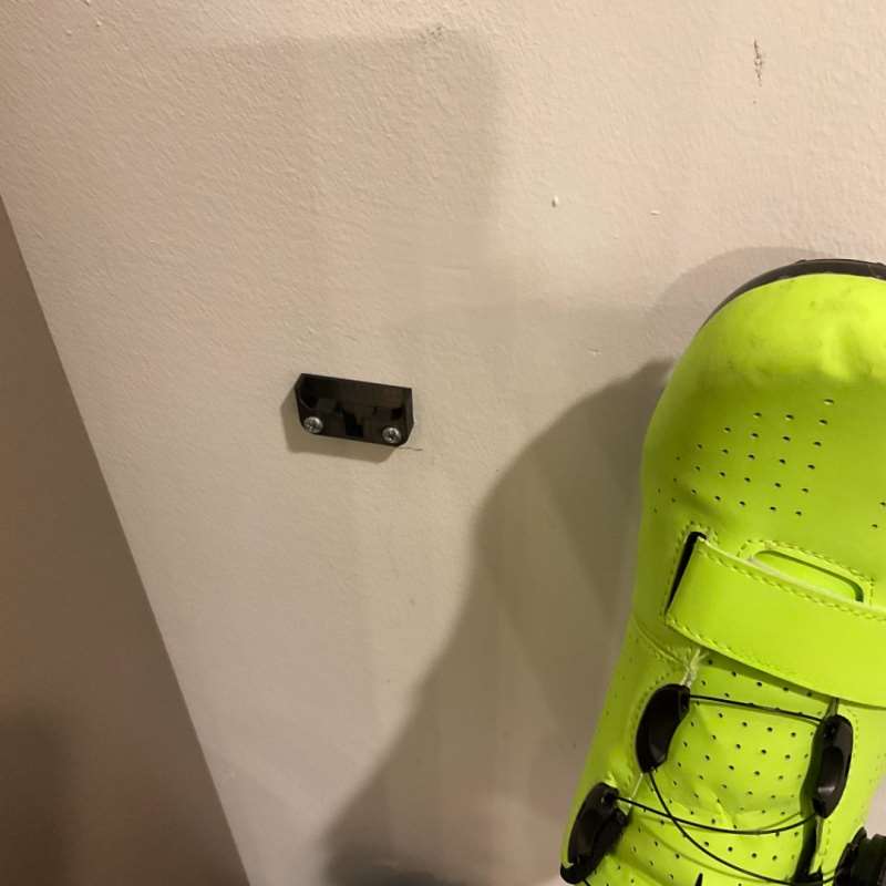 حامل تخزين أحذية الدراجات سريع - مراجعة Cycling Gear Wall Storage وسعره