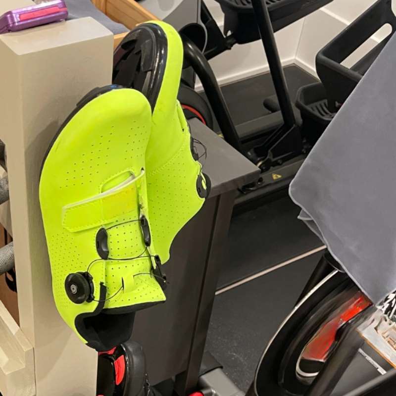 حامل تخزين أحذية الدراجات سريع - مراجعة Cycling Gear Wall Storage وسعره
